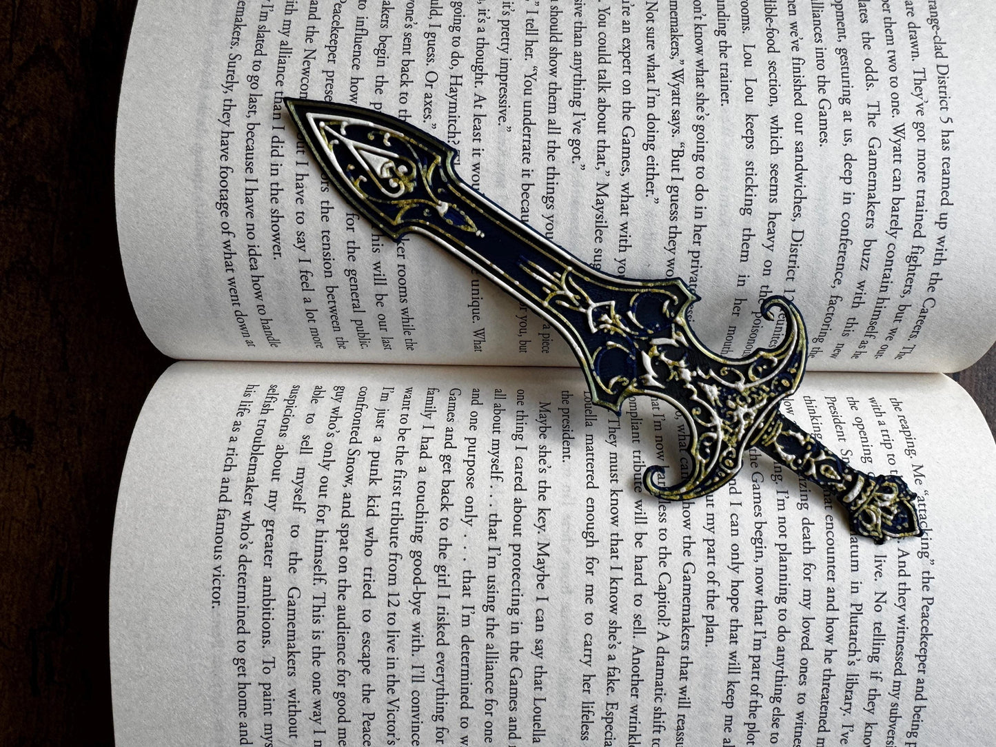 Noble Knight Sword Bookmark – 3D Printed Black & Gold Sword Page Marker | Medieval Fantasy Bookmark for Readers and RPG Fans