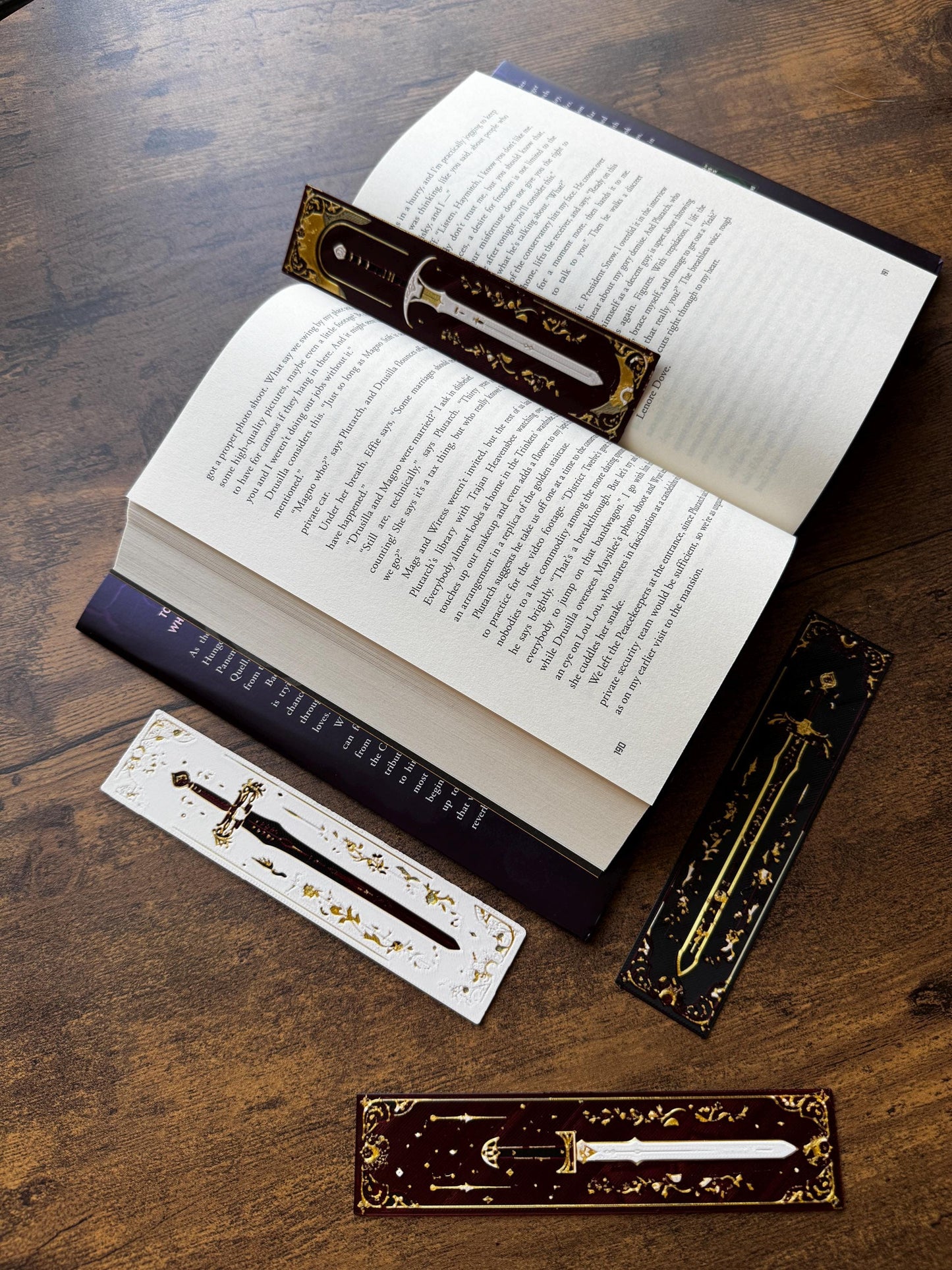 Elven Blades Bookmark Set – Enchanted Fantasy Sword Bookmarks with Vines & Gold Accents | 3D Printed Elven-Inspired Bookmarks