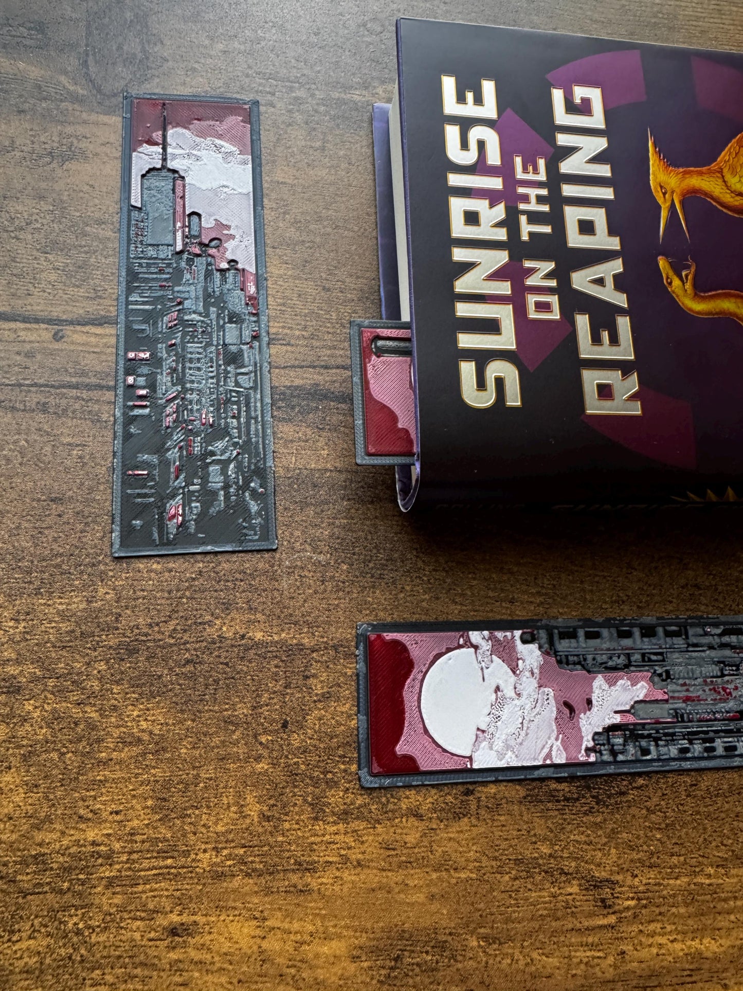 Endless Metropolis Bookmark Set – Futuristic Cityscape with Neon Tones & Glowing Moon | Dystopian-Inspired 3D Printed Bookmarks