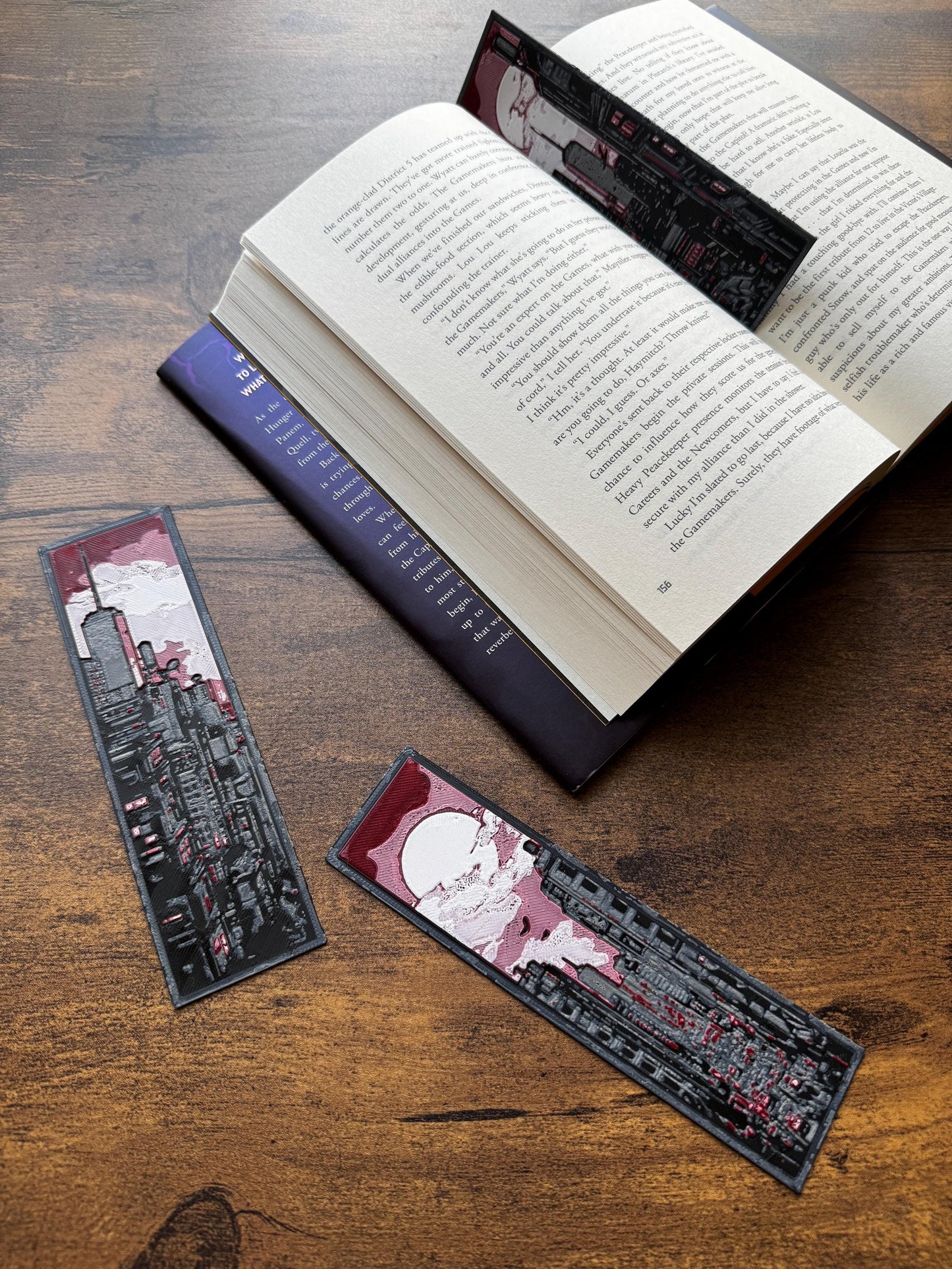 Endless Metropolis Bookmark Set – Futuristic Cityscape with Neon Tones & Glowing Moon | Dystopian-Inspired 3D Printed Bookmarks